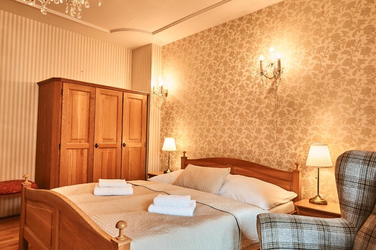 Hotel Salamander Banska Stiavnica Bagian luar foto