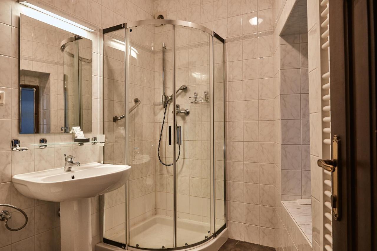 Hotel Salamander Banska Stiavnica Bagian luar foto