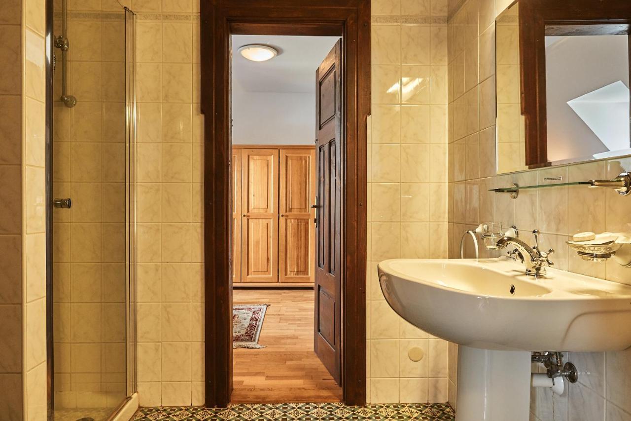 Hotel Salamander Banska Stiavnica Bagian luar foto