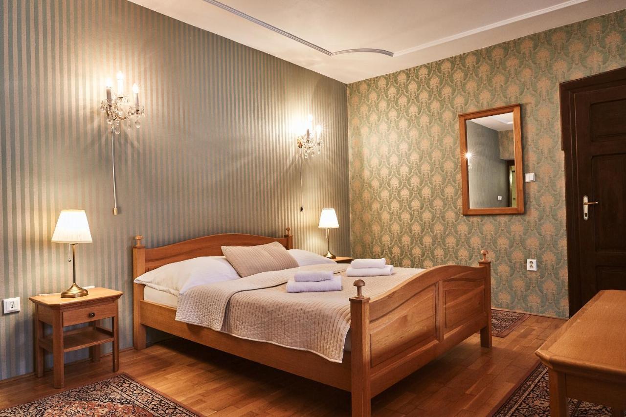 Hotel Salamander Banska Stiavnica Bagian luar foto