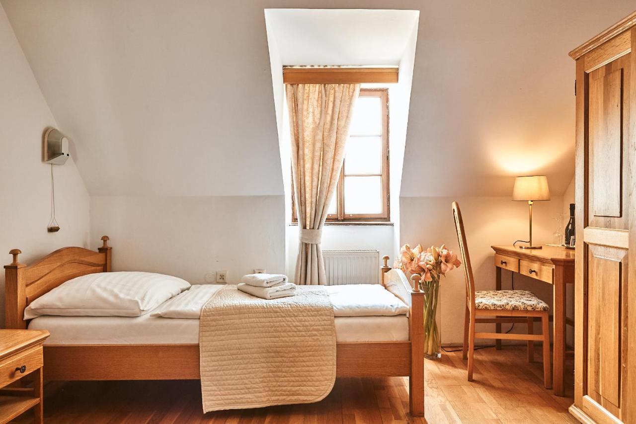 Hotel Salamander Banska Stiavnica Bagian luar foto