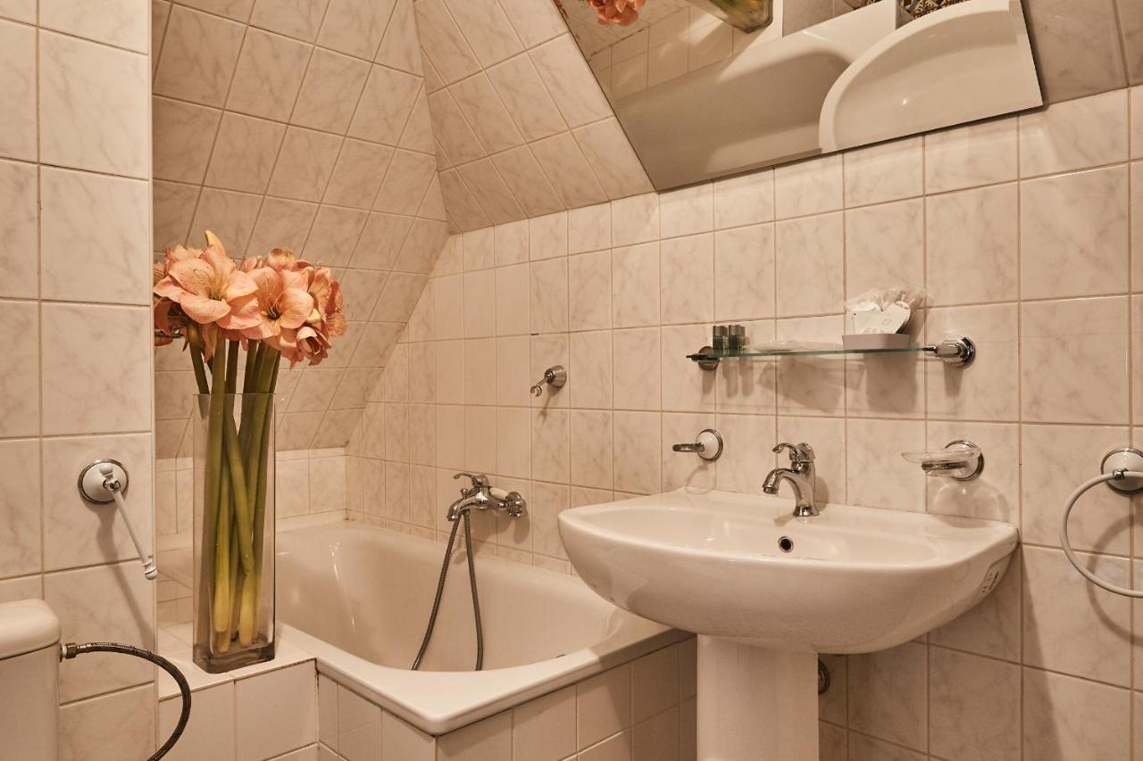 Hotel Salamander Banska Stiavnica Bagian luar foto